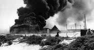 Explosão em tanques de óleo no atol de Midway - Domínio Público/ Creative Commons/ Wikimedia Commons