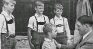 Hitler com crianças - Wikimedia Commons
