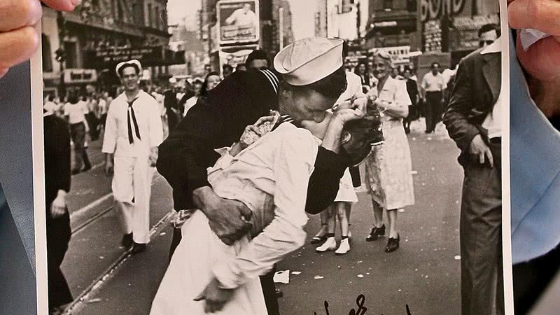 V-J Day in Times Square: O famoso beijo do fim da Segunda Guerra - Getty Images