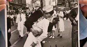 V-J Day in Times Square: O famoso beijo do fim da Segunda Guerra - Getty Images
