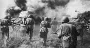 Tropas soviéticas conta-atacando os alemães - Alekseev Yu.A/Wikimedia Commons