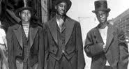 Garotos usam seus ternos zoot, em Harlem, agosto de 1943 - Wikimedia Commons