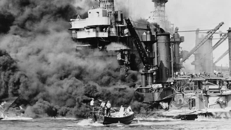 Navio norte-americano 'West Virginia' depois do ataque