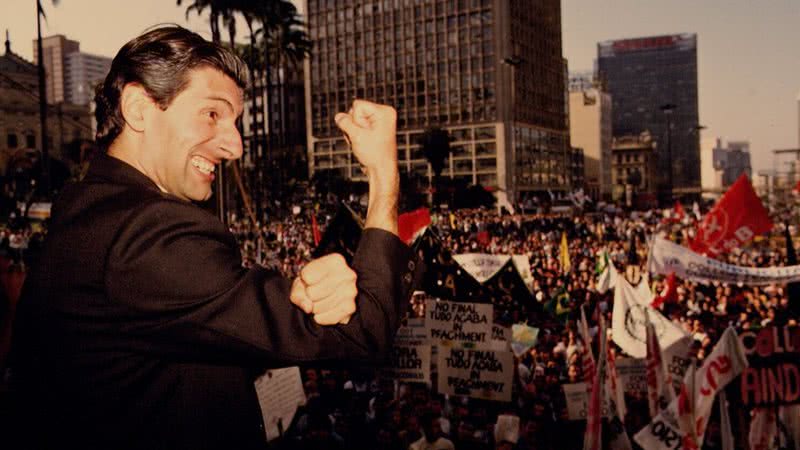 Hélcio Magalhães, imitador de Collor, em uma manifestação a favor do impeachment do presidente - Getty Images