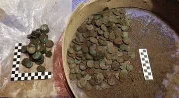 Momento no qual as moedas foram encontradas - Angel Poland