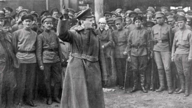 Trotsky discursa ao Exército Vermelho - Domínio Público
