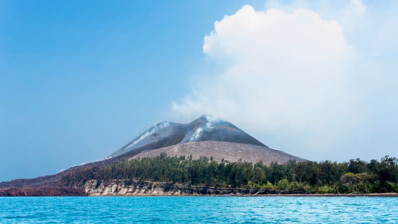 Imagem meramente ilustrativa da ilha de Krakatoa - Wikimedia Commons