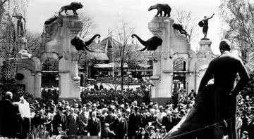 Celebração de aniversário 25 anos de Zoo Stellingen perto de Hamburgo. 8 de maio de 1932 - Crédito: Getty Images