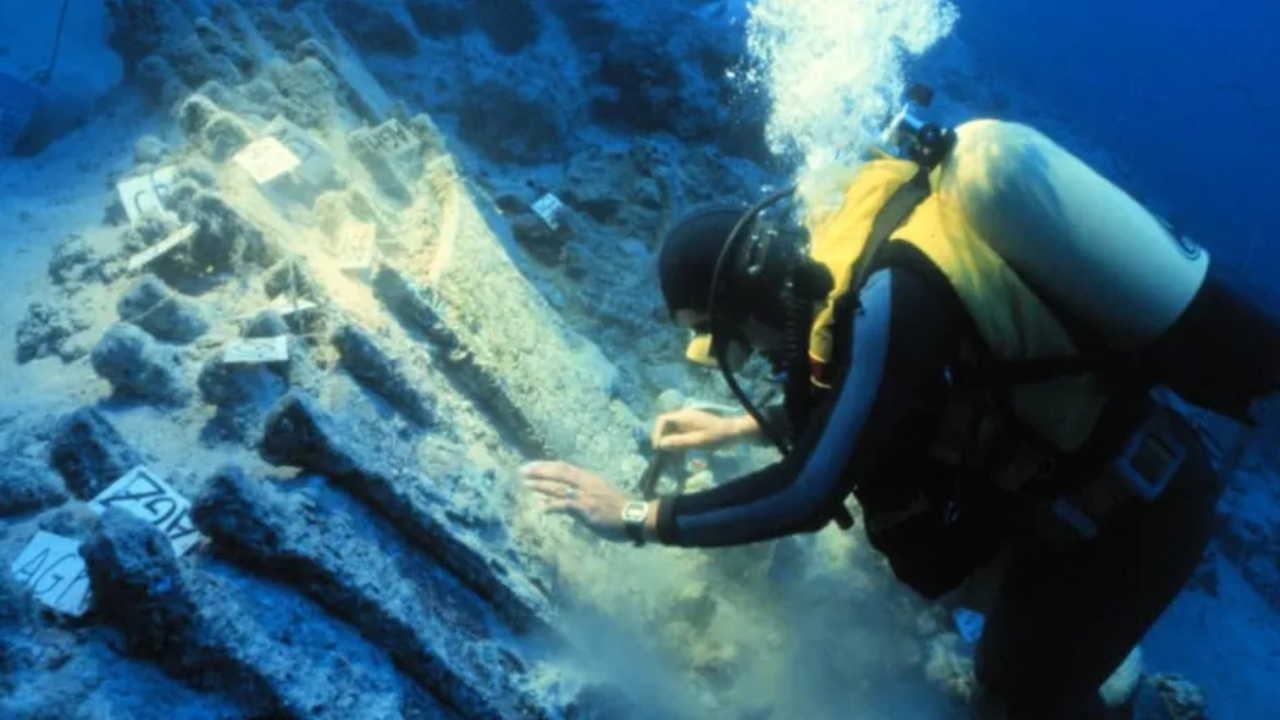 Imagens divulgadas das escavações subaquáticas