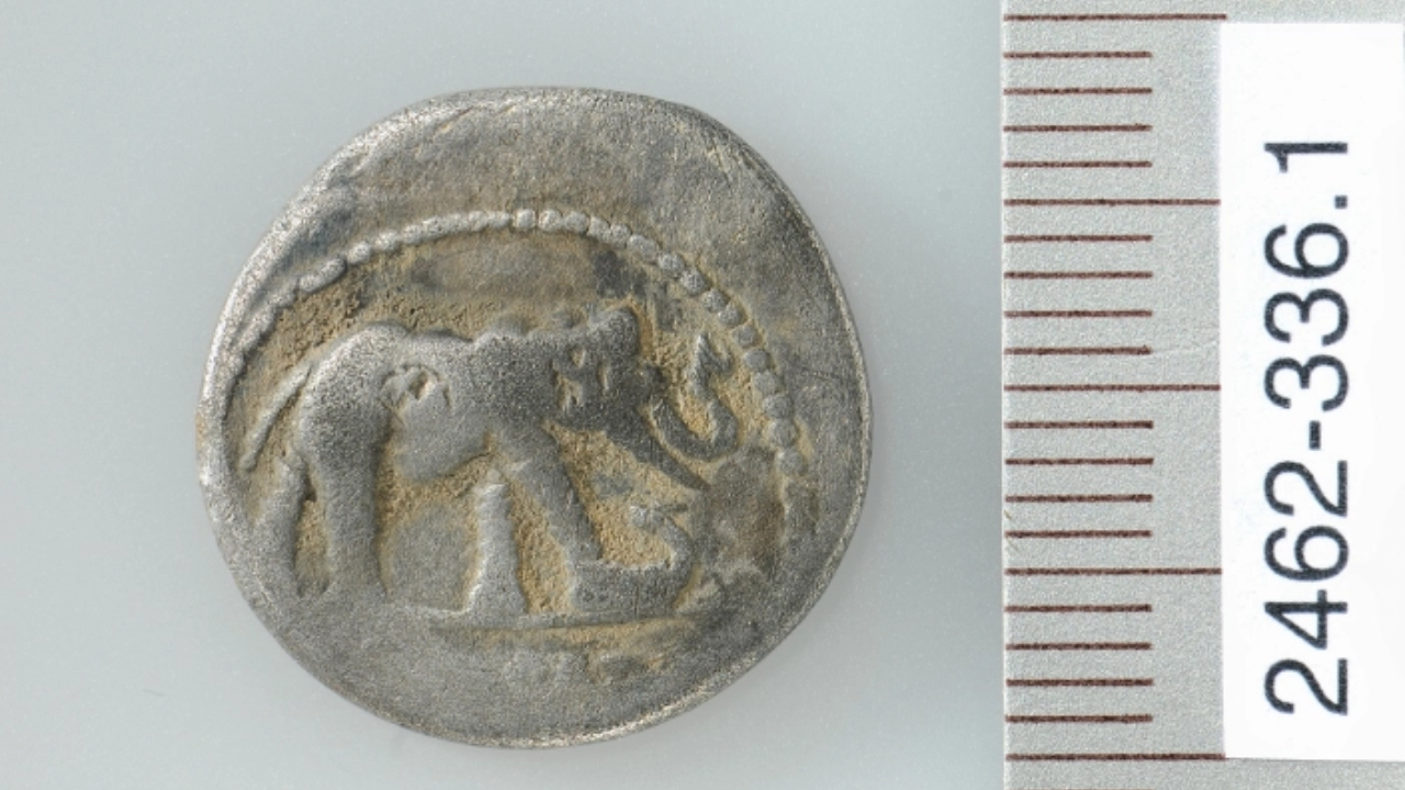 Antiga moeda romana com elefante