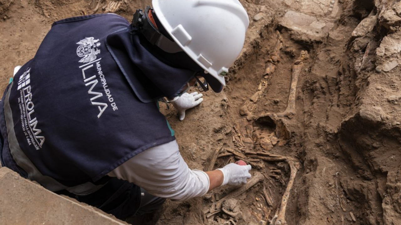 Restos mortais descobertos em escavação no Hospital Real de San Andrés