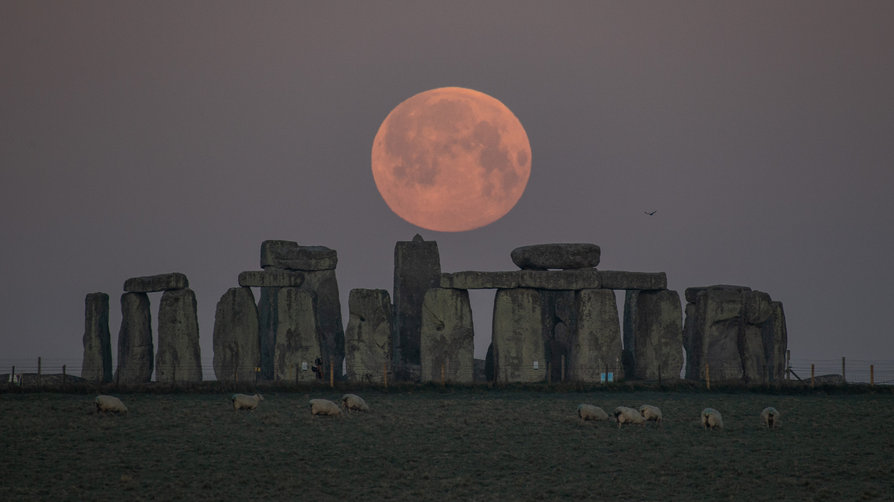 Fotografia tirada do Stonehenge à noite