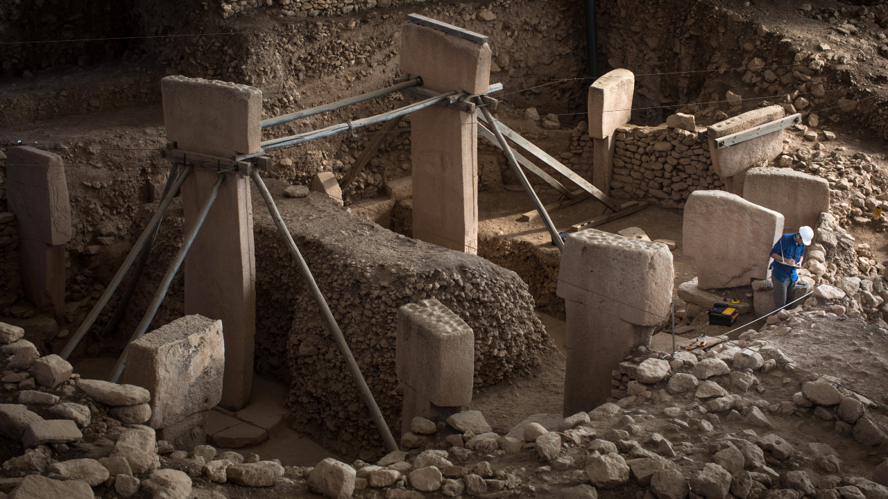Megalitos em antigo templo do fim da Idade da Pedra