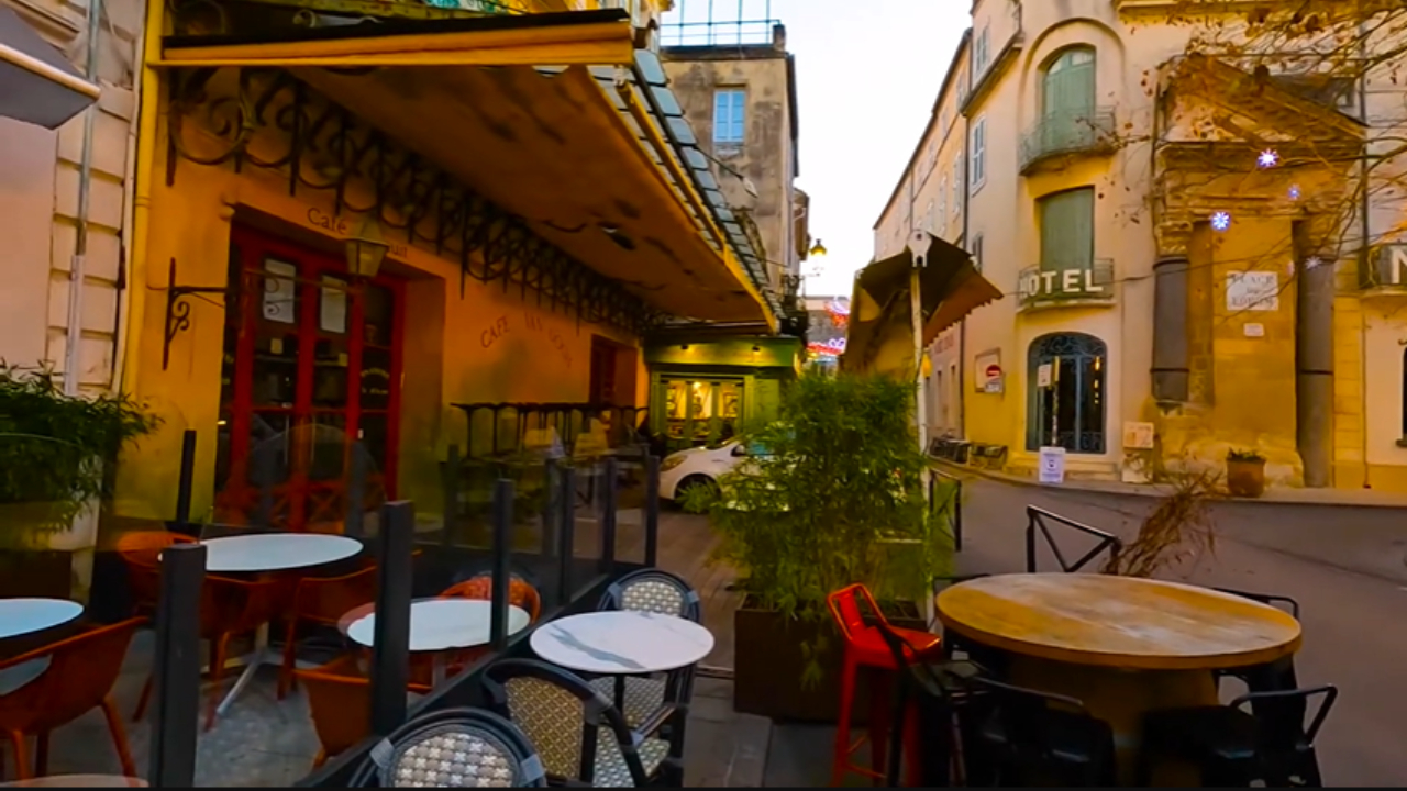 Trecho de vídeo mostrando o Café van Gogh