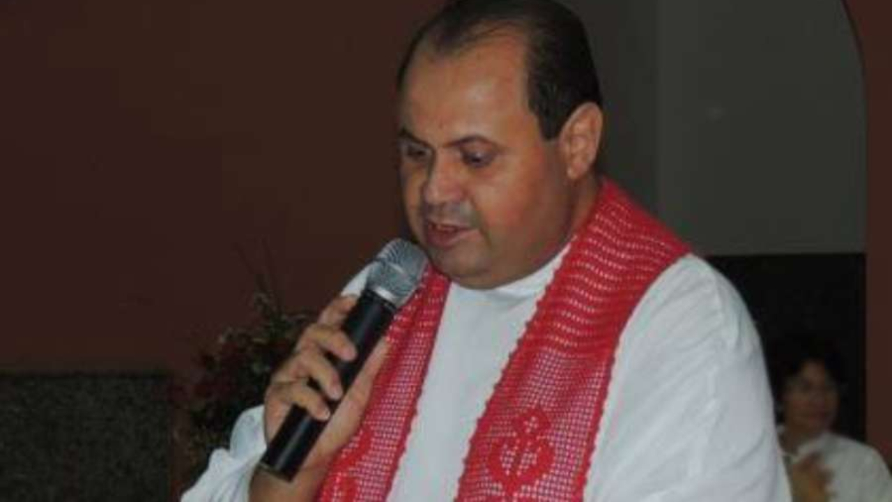Juliano Osvaldo de Camargo exercendo função sacerdotal