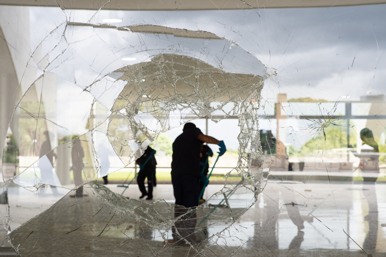 Fotografia tirada no Palácio do Planalto após os ataques de 8 de janeiro