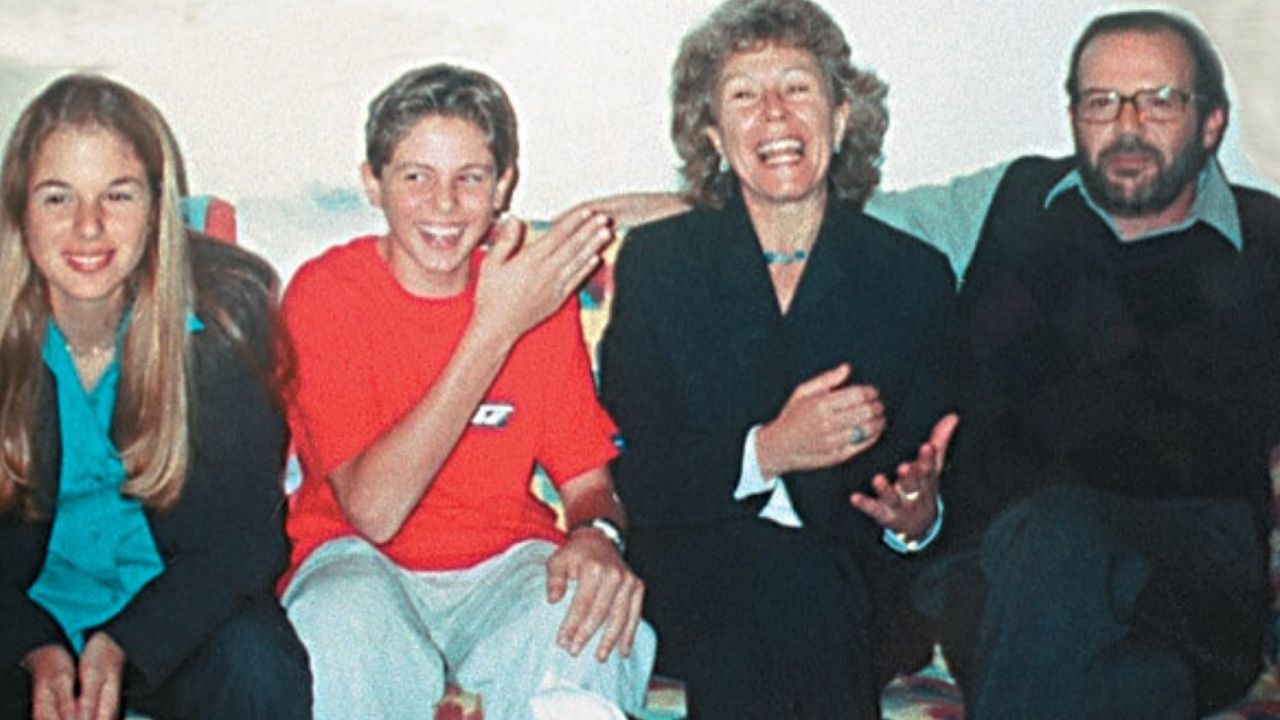 Fotografia da família von Richthofen, com Suzane, Andreas, Marísia e Manfred, respectivamente