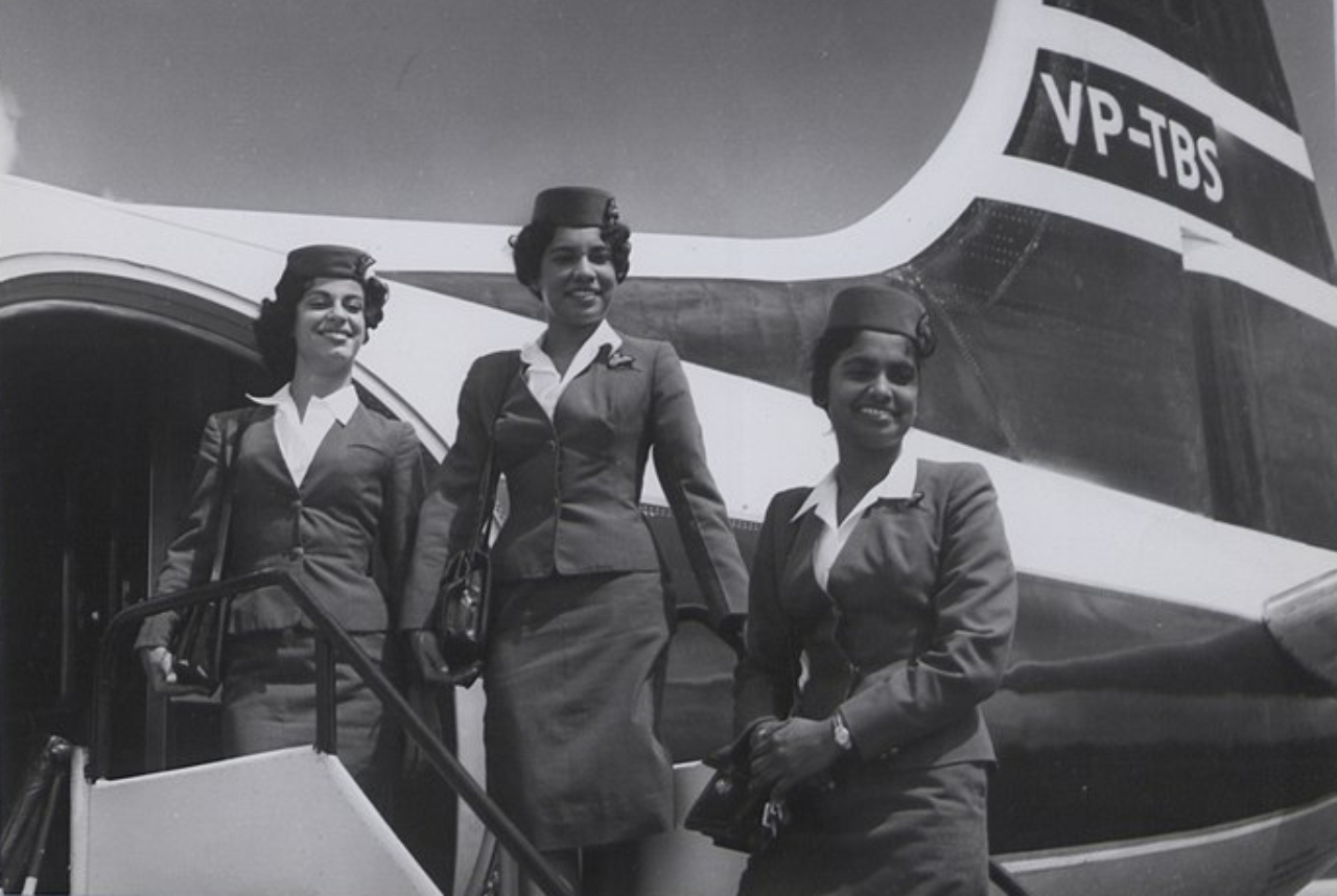 Comissárias de bordo em fotografia tirada em 1955