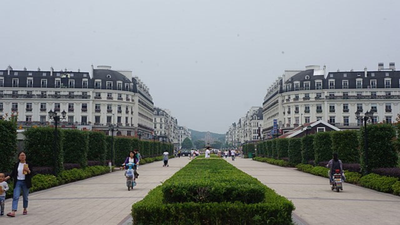 Réplica da Champs Elyées em Tianducheng, na China. Foto: MNXANL/Wikimedia Commns