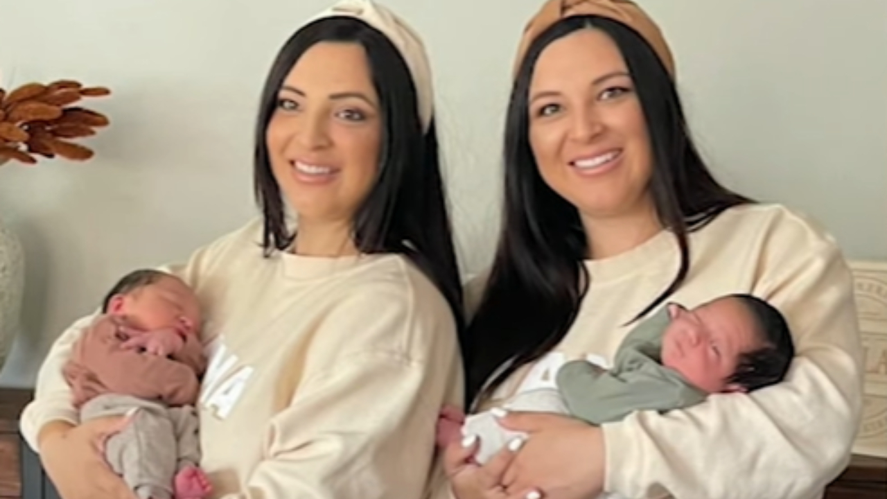 Gêmeas Erin Cheplak e Jill Justiniani e seus bebês, Oliver e Silas