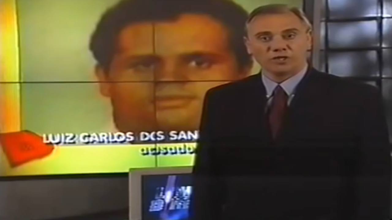 Marcelo Rezende apresentando o 'Linha Direta', em programa do dia 11 de novembro de 1999