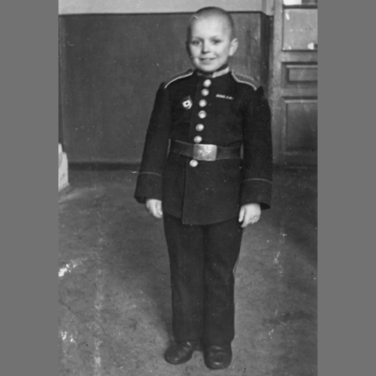 Serguei Aleshkov com seu uniforme de tenente