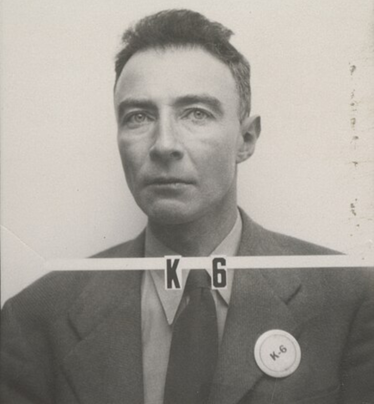 Antiga fotografia de Robert Oppenheimer