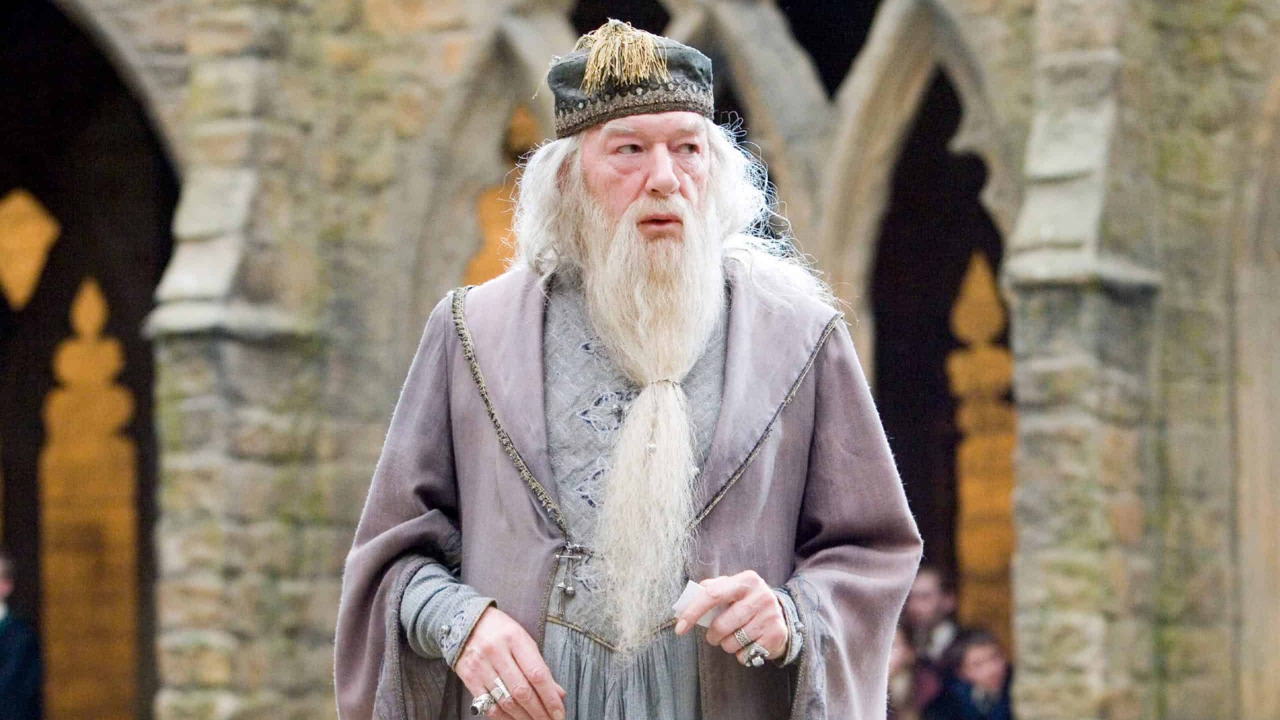 Alvo Dumbledore, interpretado por Michael Gambon a partir do terceiro filme da saga Harry Potter