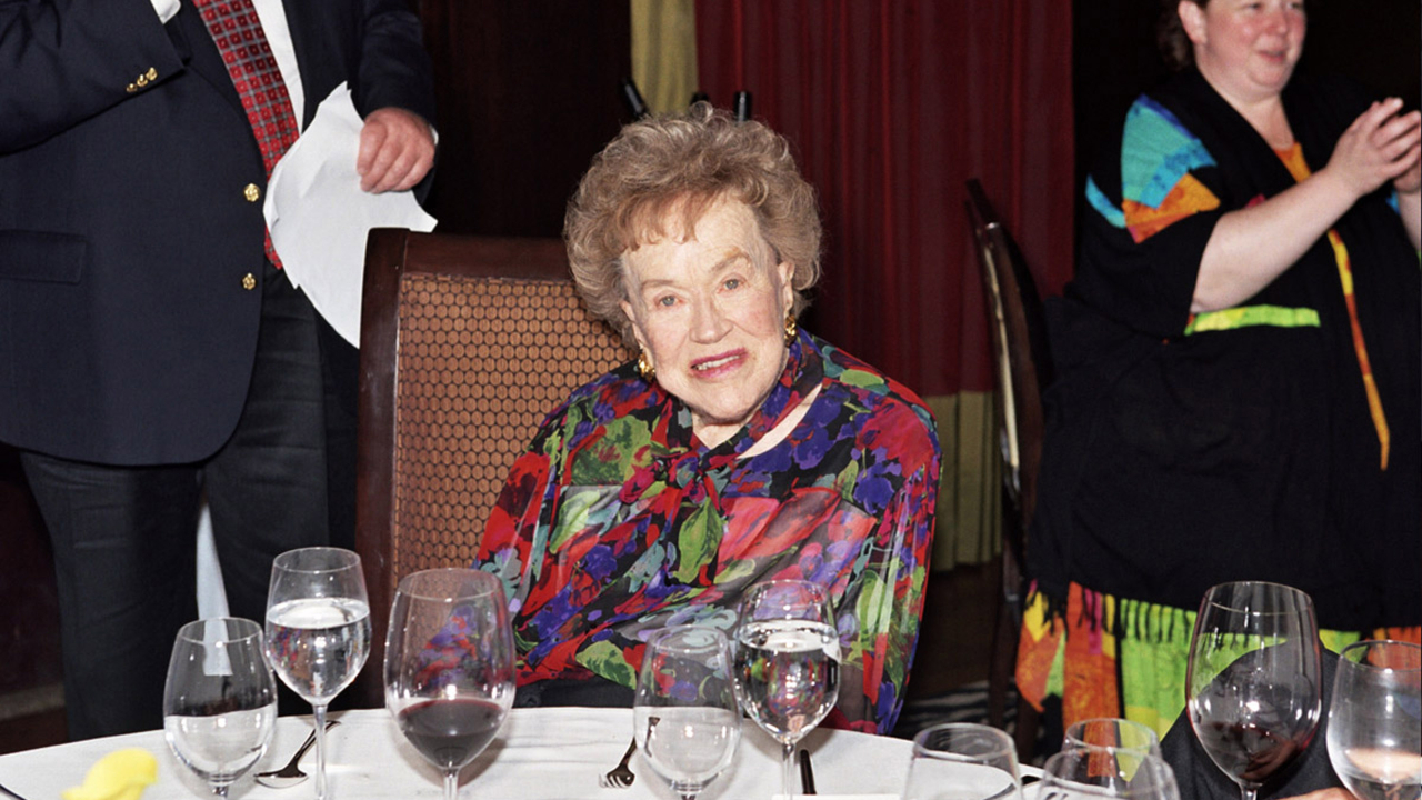 Fotografia de Julia Child em comemoração de seu aniversário de 90 anos