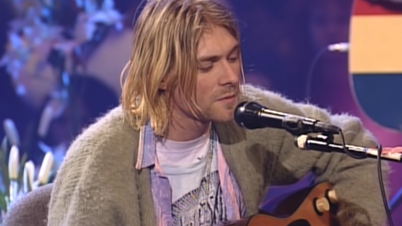 Kurt Cobain durante apresentação do Nirvana no MTV Unplugged
