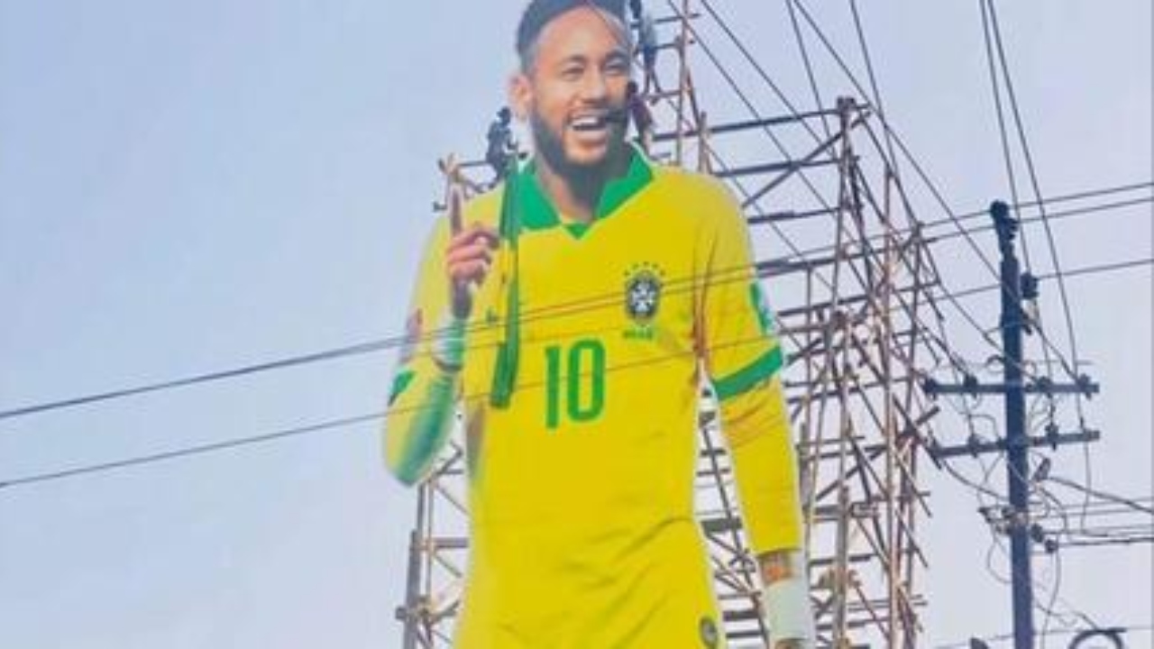 Painel gigante do Neymar foi instalado em Kerala, região da Índia. Foto: Reprodução/Instagram