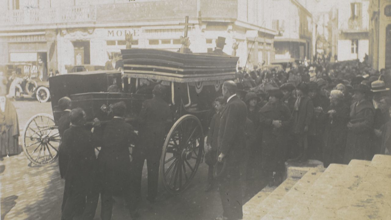 Funeral de Luís de Orléans e Bragança, em 1920 / Crédito: Wikimedia Commons