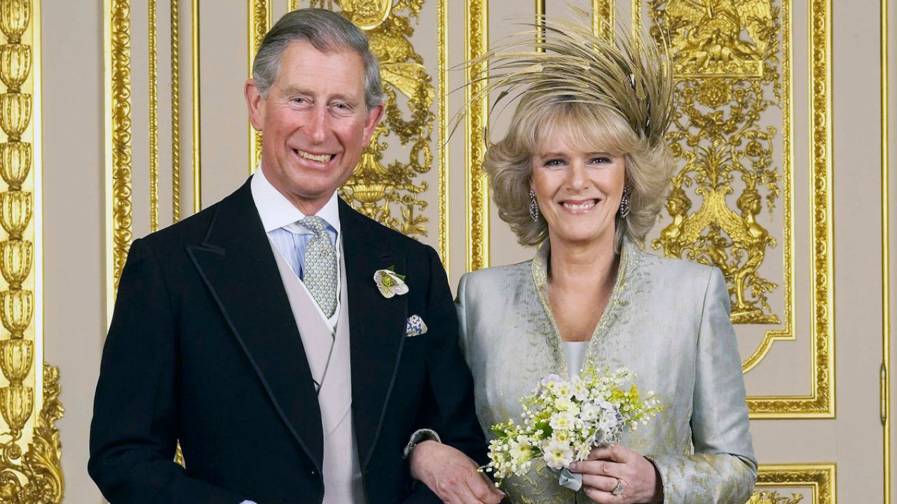 Fotografia de 2005 do atual rei, na época príncipe, Charles III, e sua esposa, a atual rainha consorte Camilla Parker Bowles