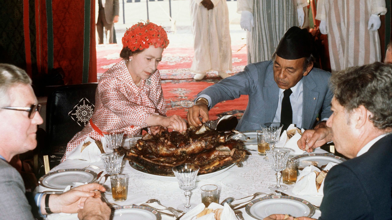 Etiquetas reais: a insólita regra a ser seguida durante um jantar com a rainha  Elizabeth II