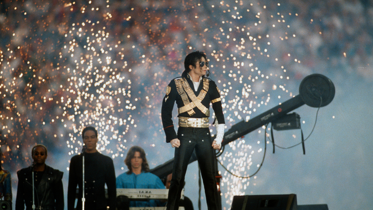 Entenda como Michael Jackson revolucionou o halftime show do Super Bowl