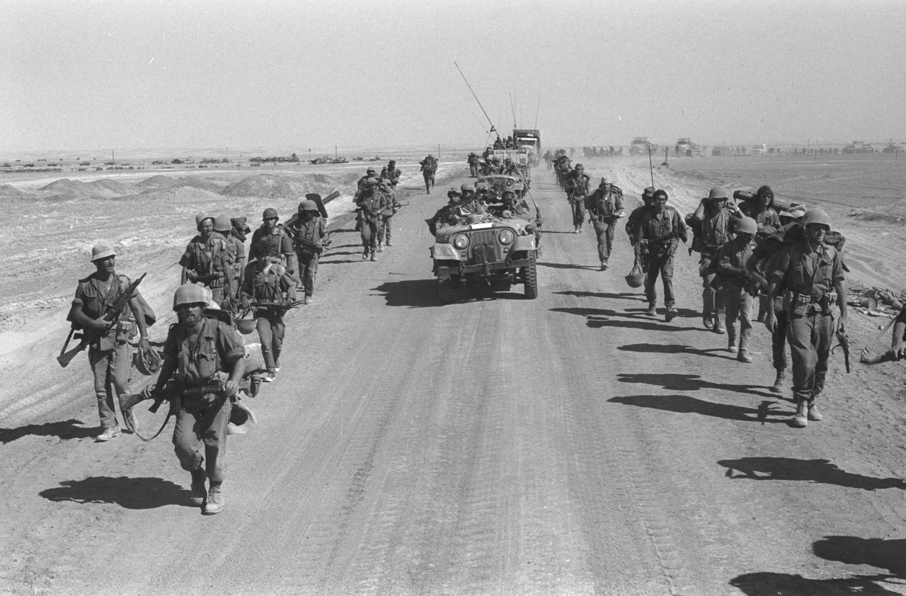 Tropas israelenses em meio à Guerra do Yom Kippur