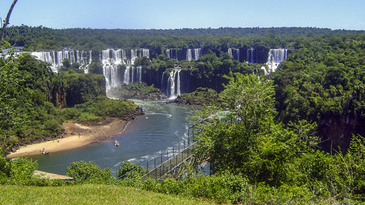 Cataratas do Iguaçu vistas de longe