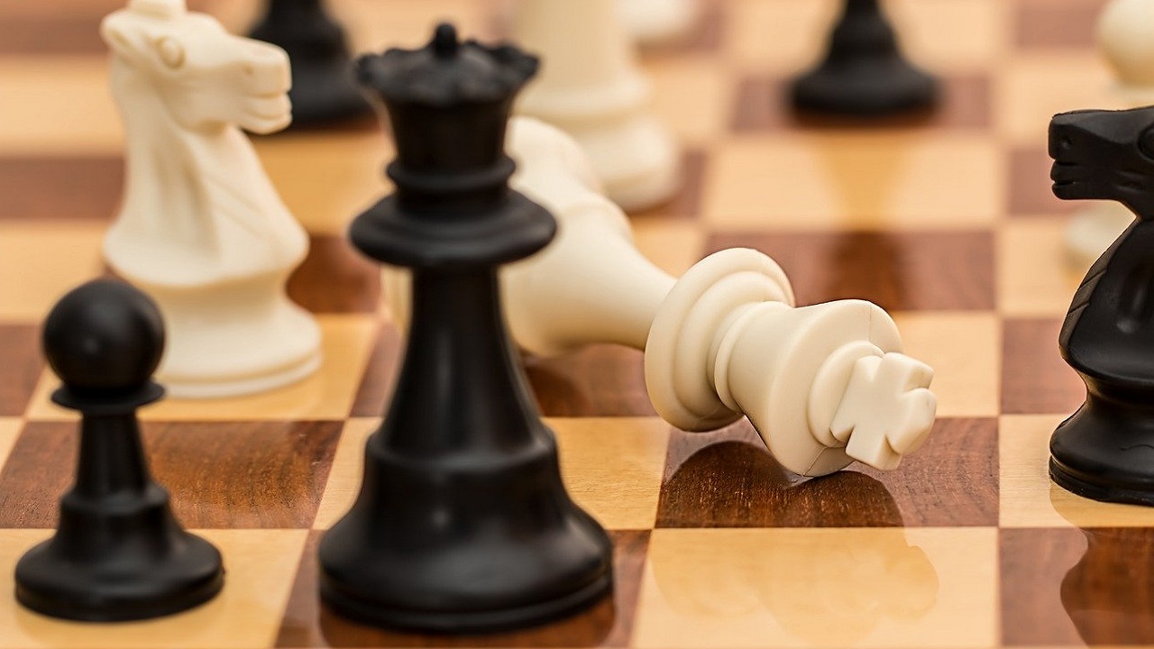Jogador de xadrez é acusado de trapacear usando plug anal para receber  instruções através das vibrações