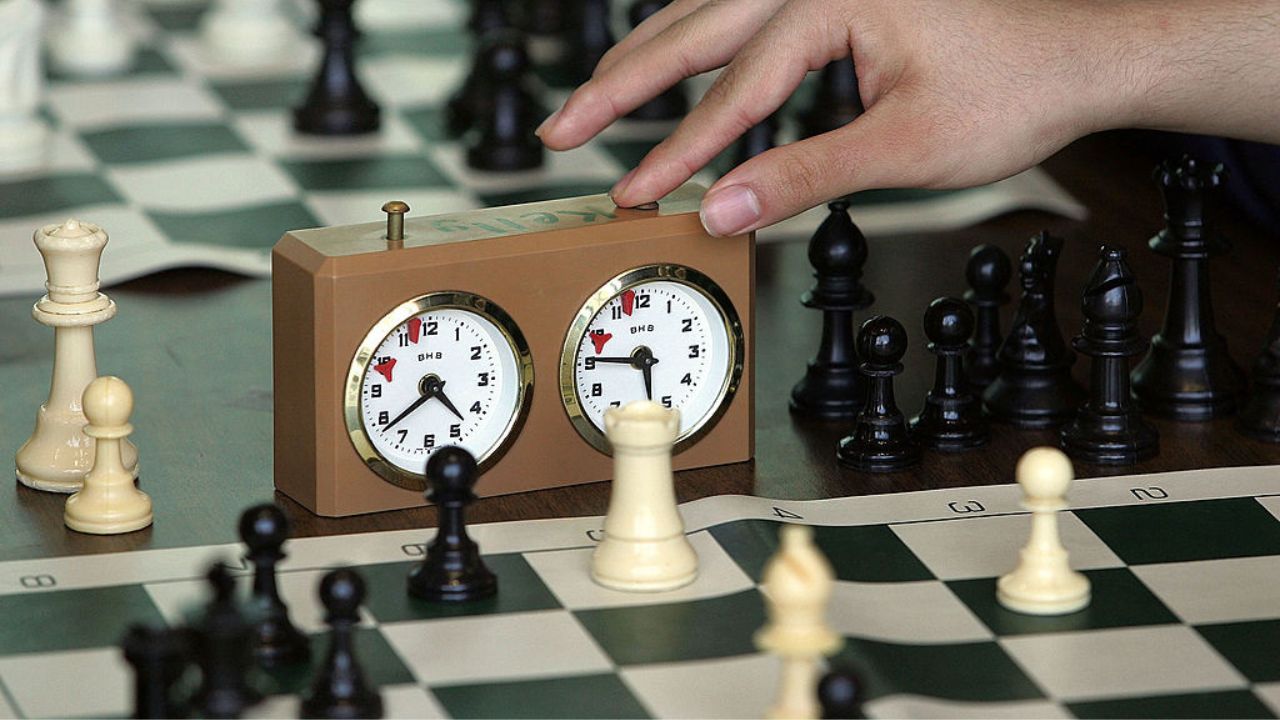 Robô agarra e quebra dedo de menino em jogo de xadrez na Rússia; vídeo