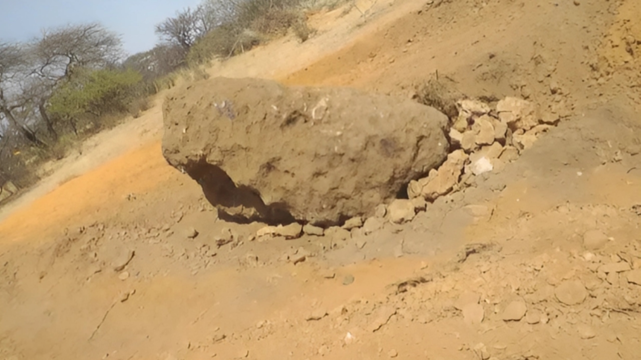 Meteorito encontrado na Somália. Foto: Reprodução/ GlobalResourcer
