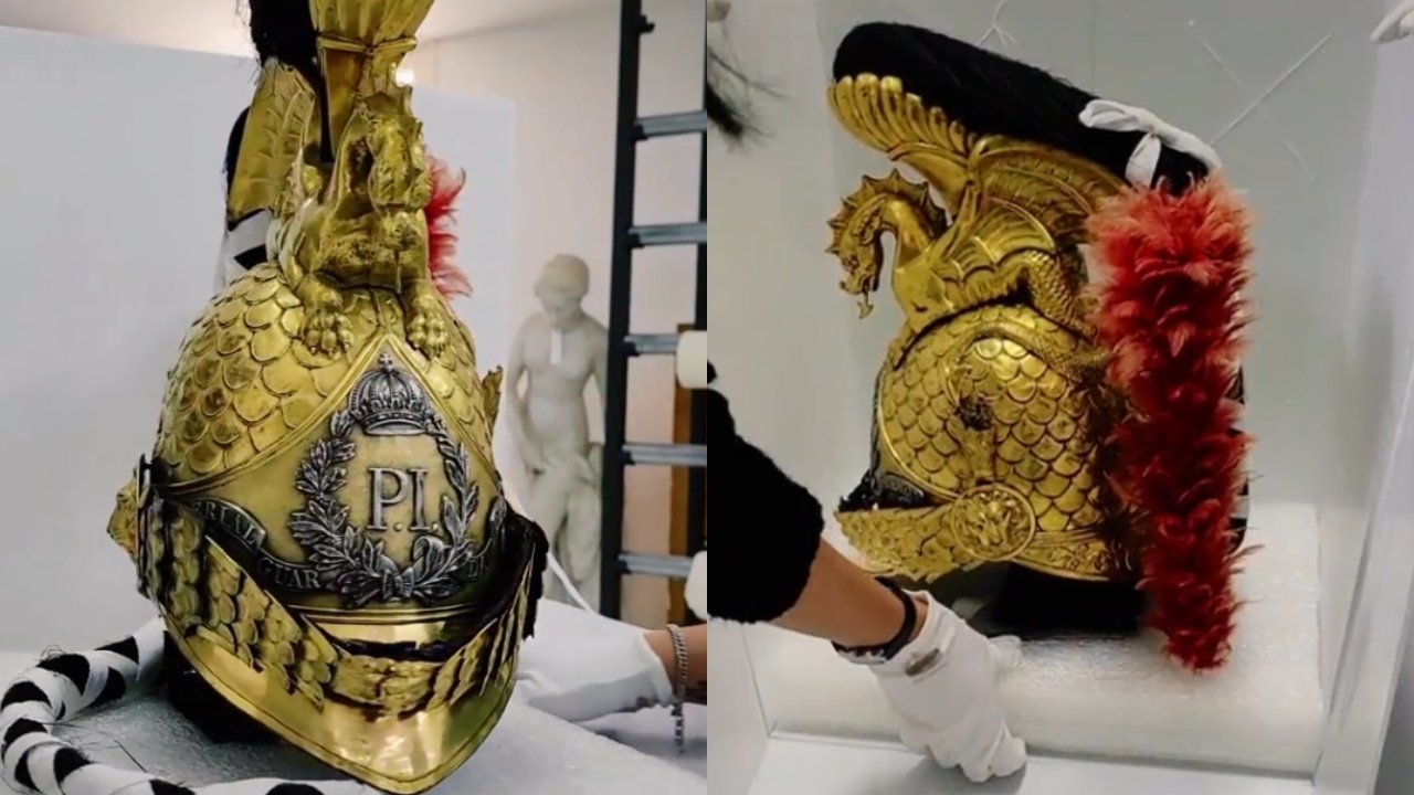 Thread by @VonRegium: Elmo da Imperial Guarda de Honra, cunhado em metal  dourado na década de 1820. Este item pertence ao acervo da Museologia do  @museuimperial A…