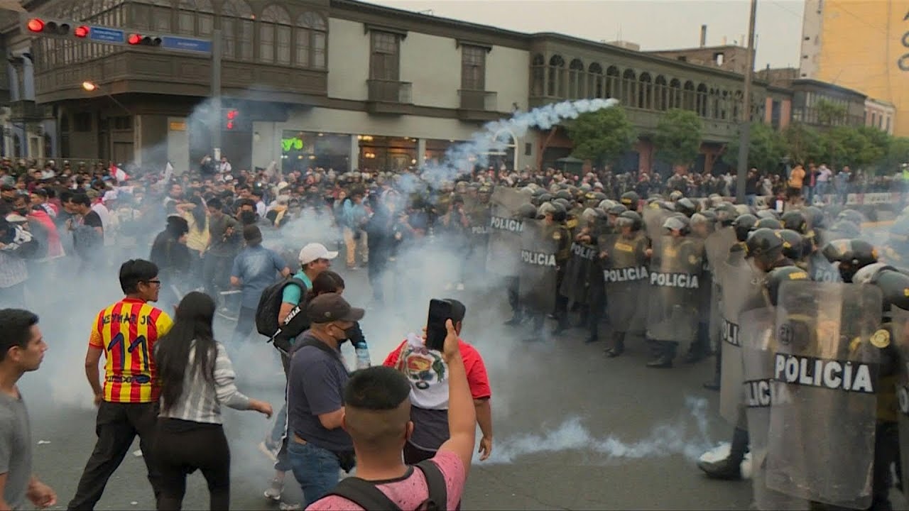 Manifestantes em protesto a favor do ex-presidente Pedro Castillo. Foto: Reprodução/YouTube/AFP