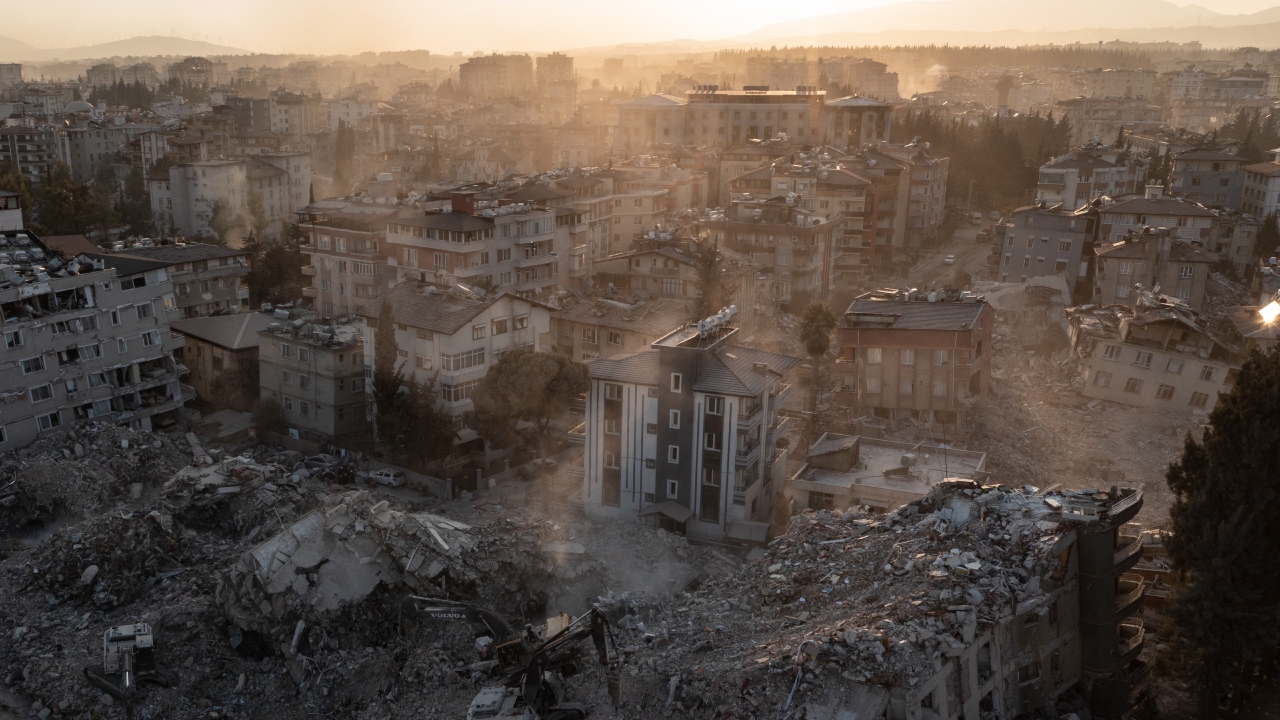 Vista aérea de prédios destruídos pelo terremoto na Turquia. Foto: GettyImages