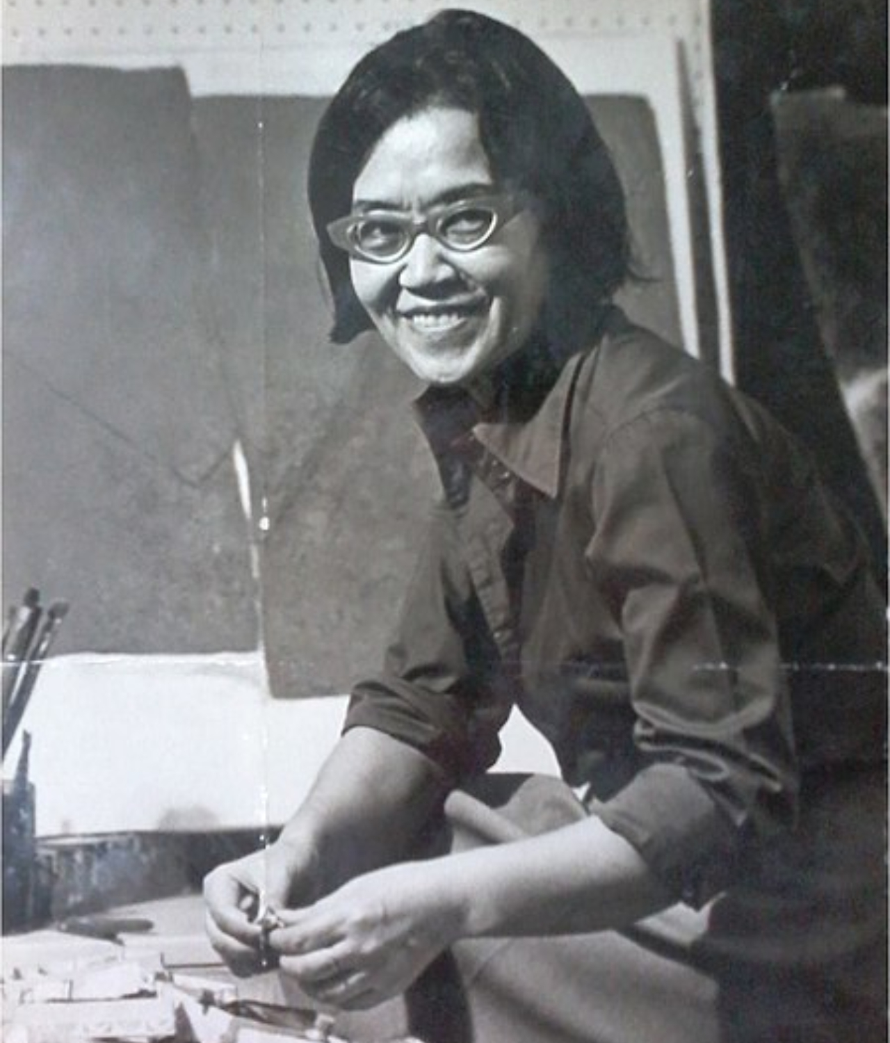A artista Tomie Ohtake em fotografia tirada em 1969