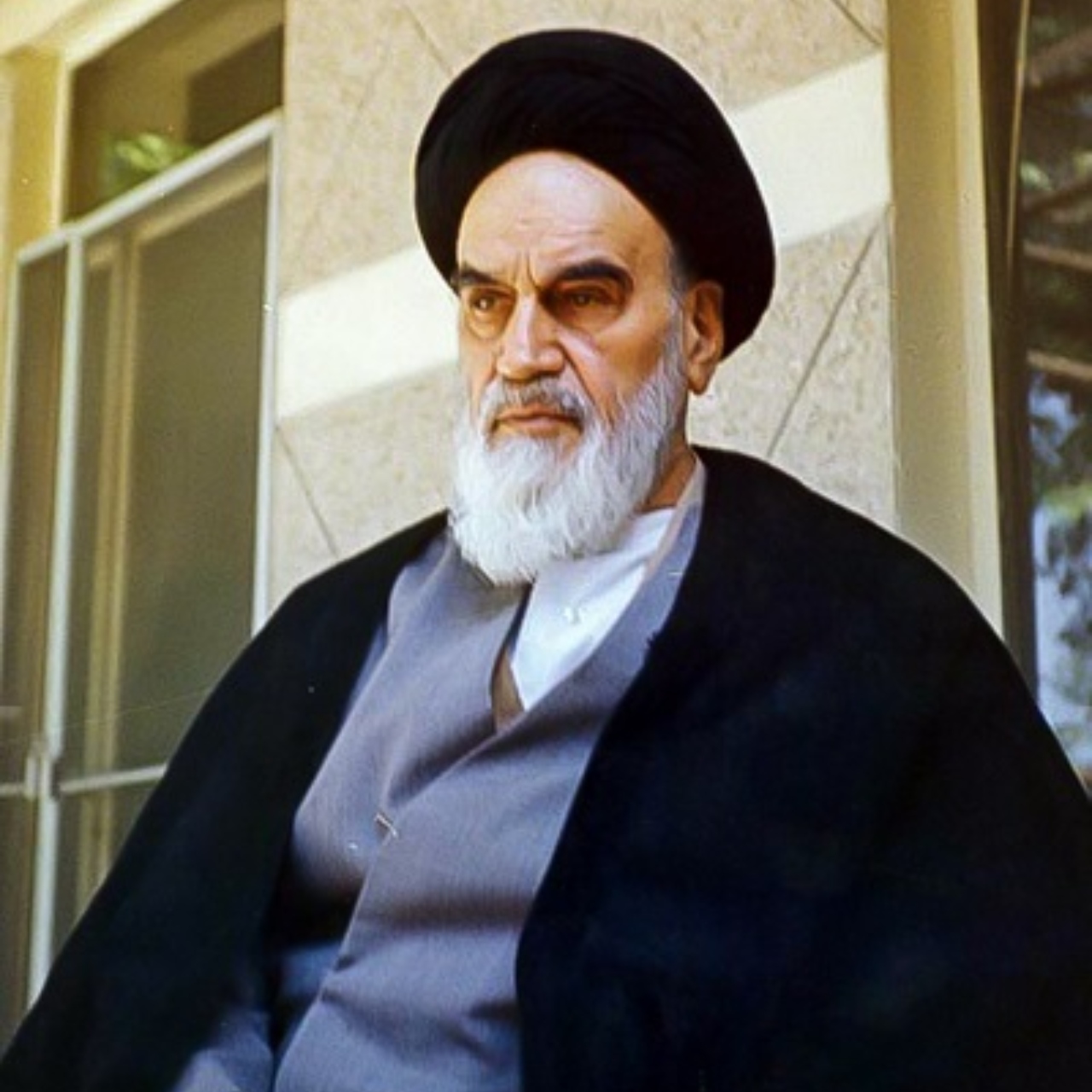 Aiatolá Ruhollah Khomeini, antigo líder supremo do Irã, que faleceu em 1989