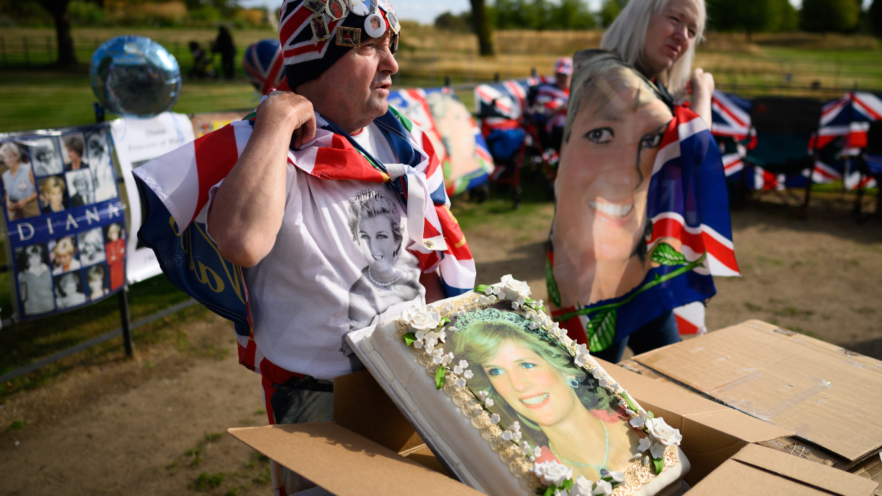 Um homem fez um bolo com uma foto da princesa Diana estampada na cobertura