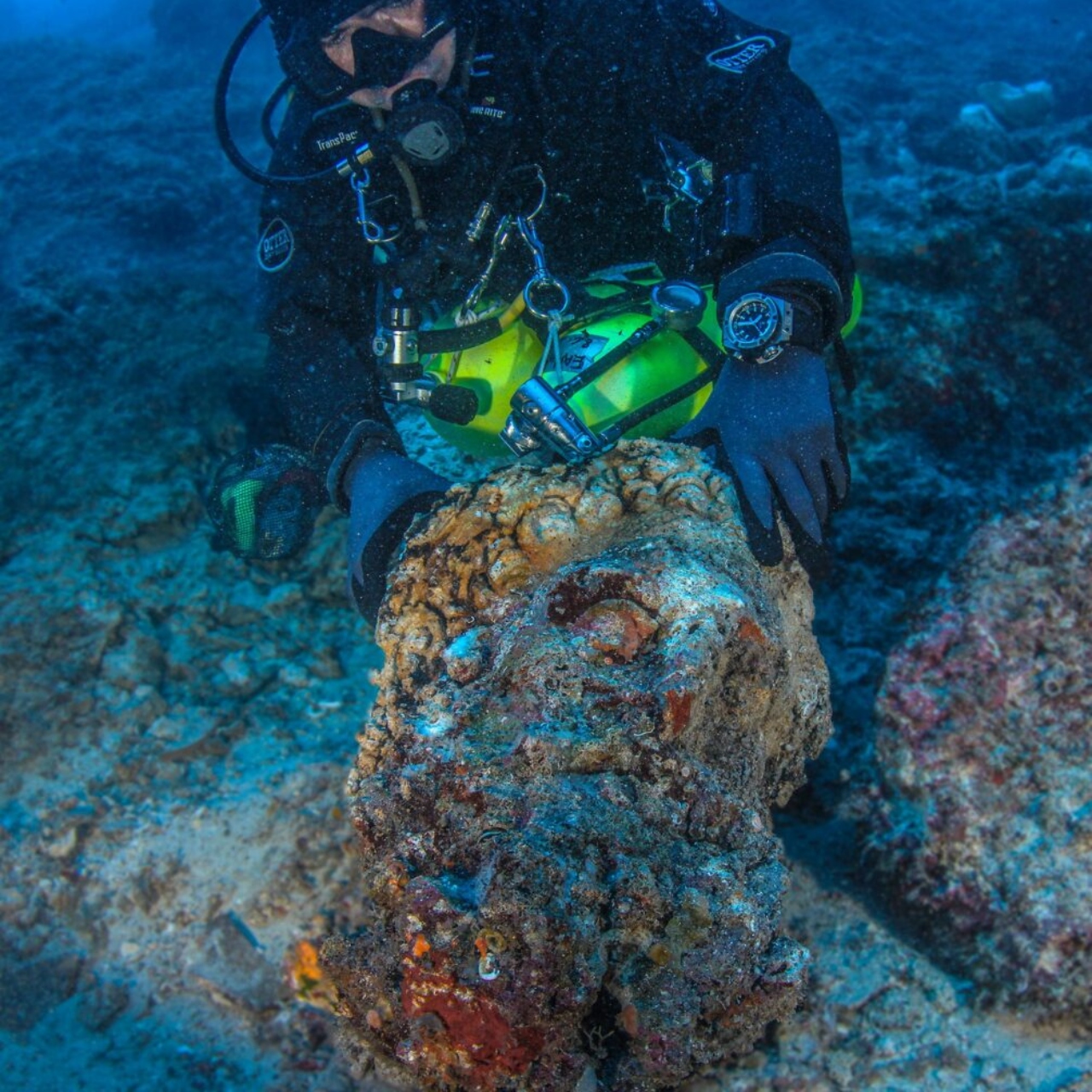 Cabeça de estátua grega de Hercules encontrada em naufrágio em Anticítera