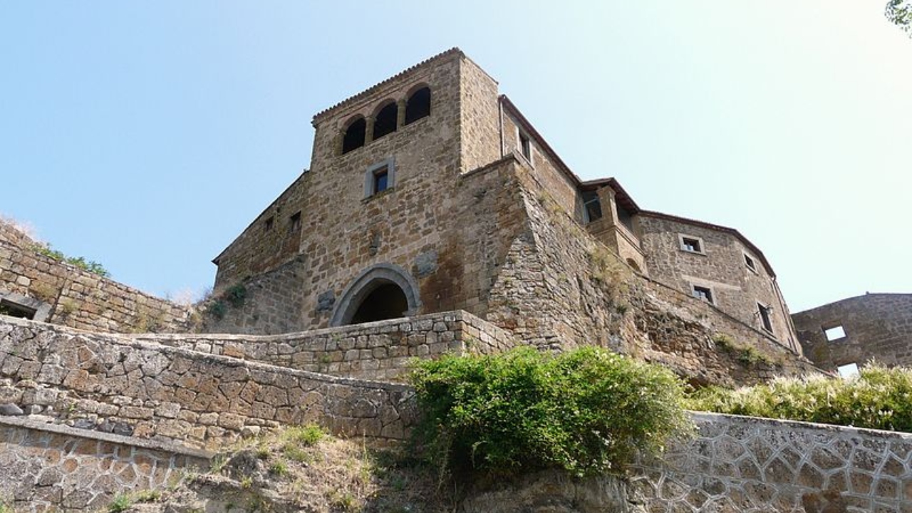 Construção de Civita di Bagnoregio, na Itália