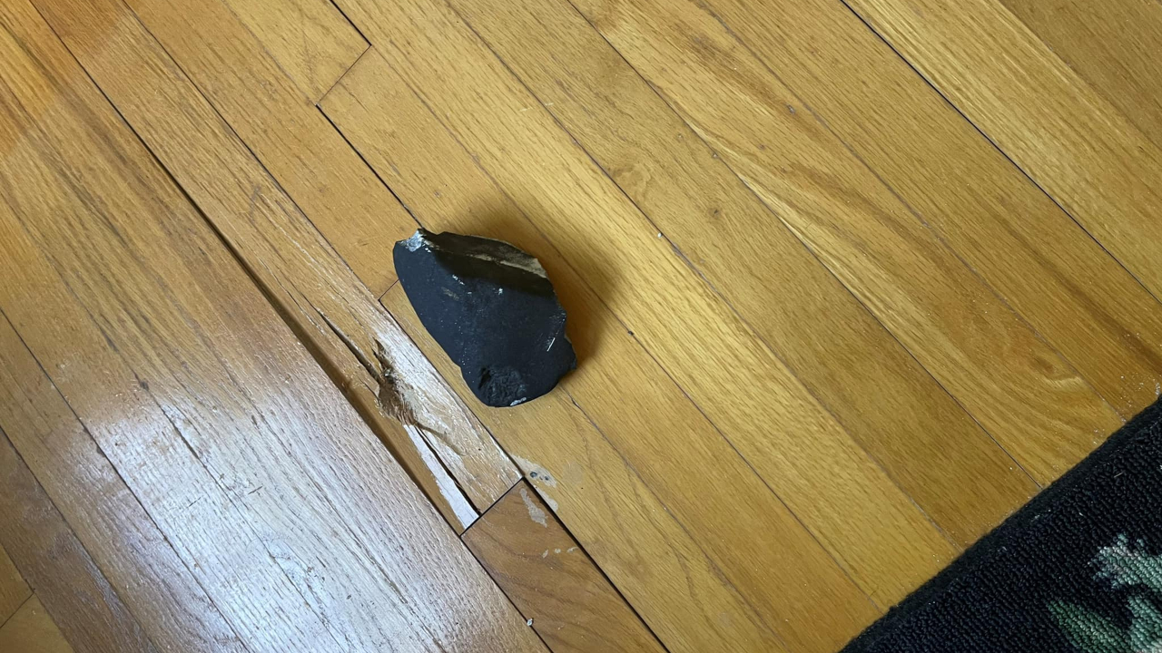 Meteorito que atingiu casa em Hopewell, Nova Jersey, nos Estados Unidos