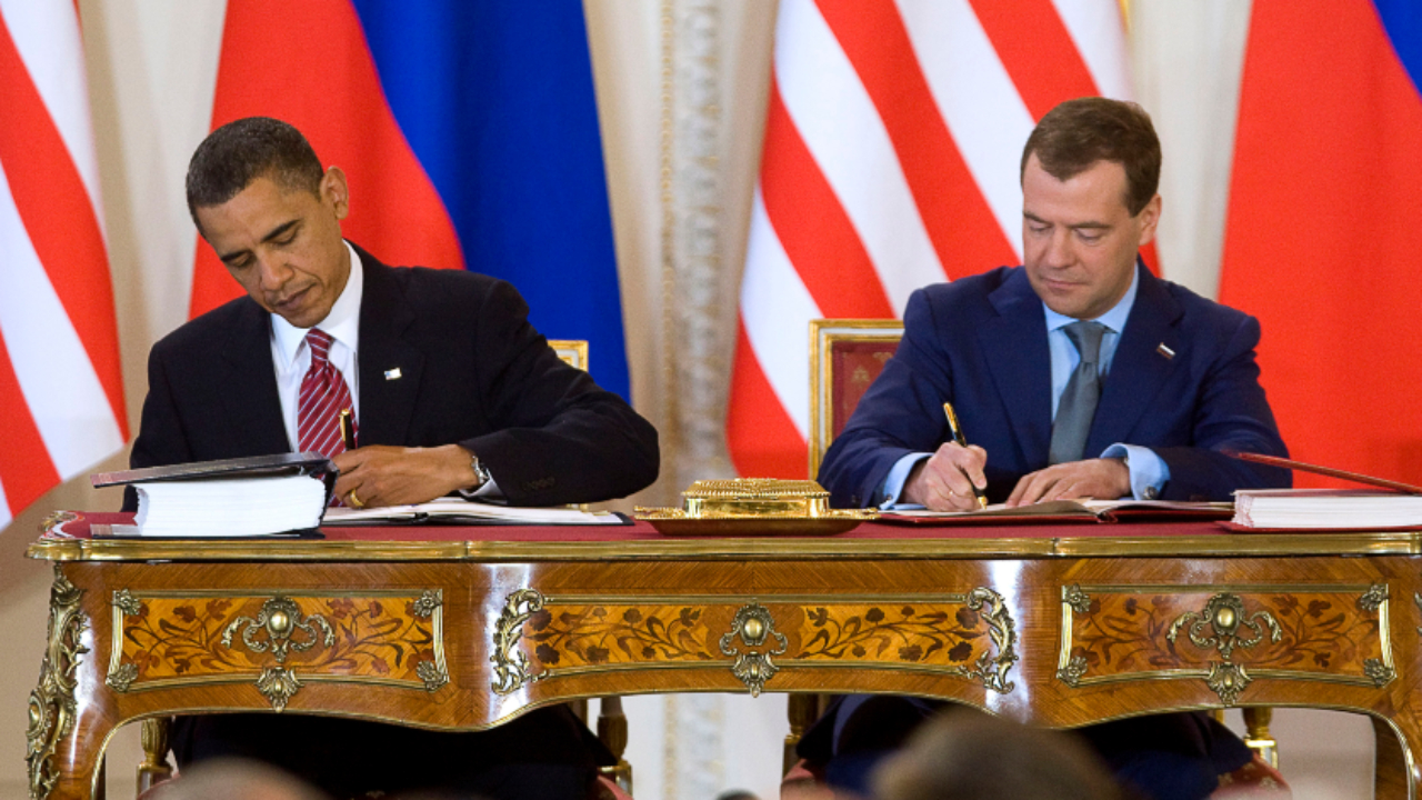 Barack Obama, ex-presidente dos Estados Unidos, e Dmitry Medvedev, ex-presidente da Rússia, respectivamente